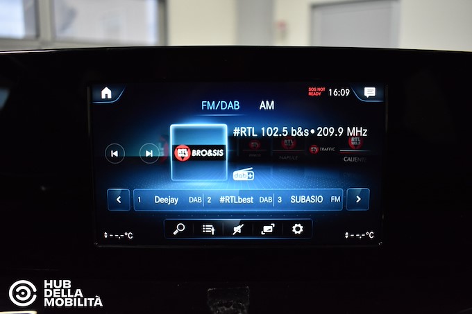 MERCEDES-BENZ GLA 200 d Automatic Premium